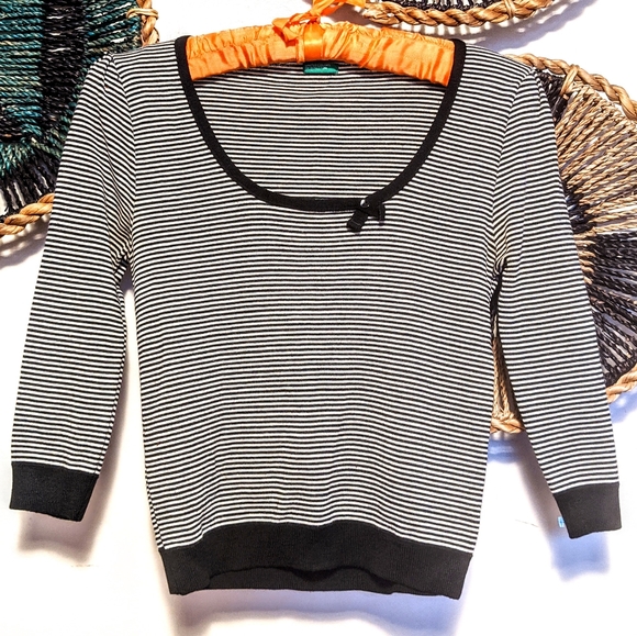 United Colors Of Benetton Sweaters - ❤️ 3/$25 Retro 90s Y2K Delicate Edgy Boho Top